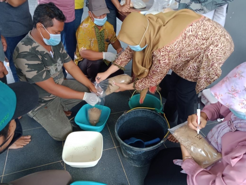 SPKS Tanjabarat Jambi Adakan Pelatihan Pengembangan Jamur Trichoderma Kepada Petani PSR